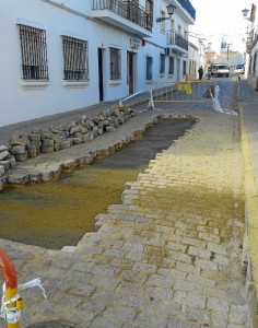 Obras en la calle Santo Cristo de Cartaya.