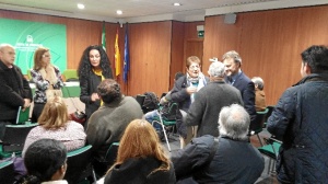 El delegado del Gobierno andaluz en Huelva, José Fiscal, y la delegada territorial del ramo, Lourdes Martín, se han reunido con las entidades receptoras de estas ayudas.