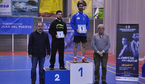 Pleno del Recre IES La Orden en el podio masculino con Pablo Abián y Jesús Cebey.