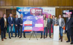 Un momento del sorteo de las semifinales de la Copa de la Reina 2015 de baloncesto.