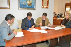 Firma del contrato de redacción del proyecto del parque acuático.