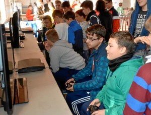 Más de 300 niños participaron en la la I Feria de Videojuegos.