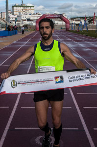 Daniel Andivia, ganador de la prueba en categoría masculina. / Foto: J. Losa.