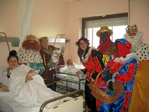 Visita de los Reyes Magos al hospital.