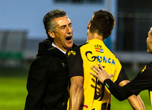 Alejandro Ceballos celebrando un gol con Samu, en su periplo en el San Roque.