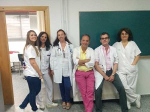  Imagen de parte de los profesionales médicos y enfermeros de la Unidad, con su director, el doctor Ignacio Suárez. 