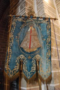 Estandarte de la Virgen de la Cinta de Llimiana en terciopelo azul, de 1862. 