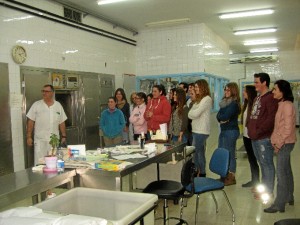 Los alumnos de Bachillerato de Ciencias de la Salud, IES de Bollullos Par del Condado, durante su visita por las instalaciones del Hospital Infanta Elena.