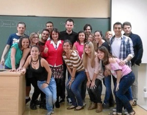 Con un grupo de alumnos en la Universidad de Huelva.