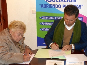 Firma de convenio en Moguer.