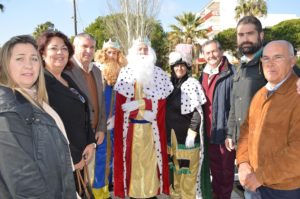 Sus majestades los Reyes Magos con las autoridades locales de Cartaya y Punta Umbría.