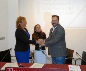 Firma del convenio entre la UNIA y el COAH.