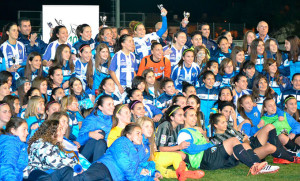 El equipo onubense, con el trofeo conquistado.