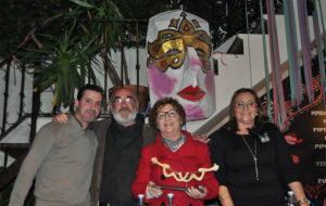 El autor del premio W.Ríos Juani Morgado y la alcaldesa María Luisa Faneca. 