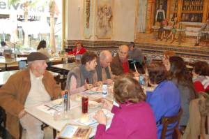 Los mayores han compartido un almuerzo.