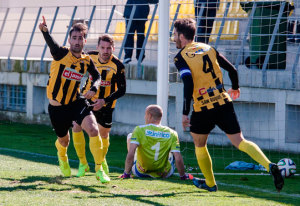 Súper celebra el primer gol del equipo aurinegro. / Foto: Javier Losa.