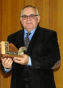 León Brázquez, recogiendo el premio.