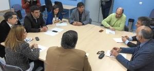 Mario Jiménez, junto a dirigentes socialistas, mantiene un encuentro con el rector de la Universidad de Huelva.