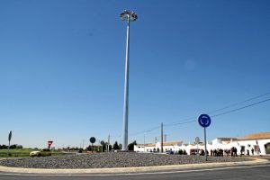 Carretera que da acceso al cementerio municipal de Cartaya.