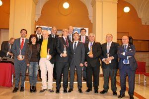 Foto de los premiados de la Asociación de Antiguos Alumnos '3 de marzo'.