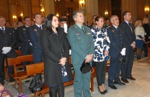 Autoridades durante el oficio religioso. 