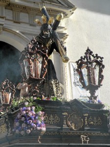 El Cristo de la Redención en su salida desde la parroquia de la Purísima Concepción.