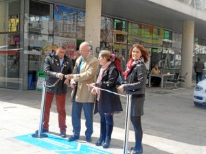 Momento del tradicional corte de la cinta en la inauguración