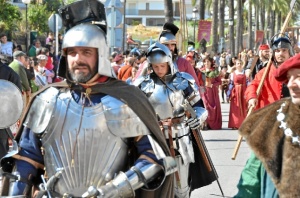 El gran desfile inauguró la Feria Medieval de Palos de la Frontera.