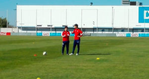 José Domínguez y Juan Manuel Pavón, momentos antes de comenzar el entrenamiento en la Ciudad Deportiva. / Foto: @recreoficial.