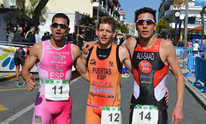 Los tres primeros clasificados en la prueba masculina en Punta Umbría.