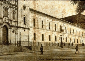 Fachada del Hospital de Huelva, en la Merced, justo cuando el doctor Álvarez Navarro ocupó su plaza