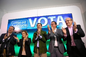 El candidato del PP andaluz a la presidencia de la Junta de Andalucía, Juanma Moreno, en su visita a Huelva.