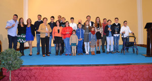 Foto de familia de los galardonados en la Gala del Deporte en Gibraleón.