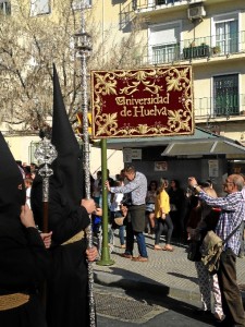 La hermandad de Estudiantes está muy vinculada a la Universidad de Huelva.