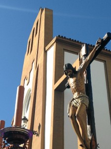 El Cristo de la Sangre mira hacia la izquierda.