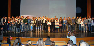 Foto de familia de los premiados en la Gala del Deporte de Isla Cristina.