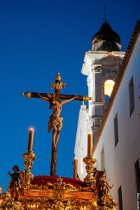 La imagen del Cristo de la Buena Muerte, saliendo de su templo1