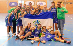 Las jugadoras del CB Lepe Alius, felices tras el triunfo. / Foto: www.fabhuelva.org.