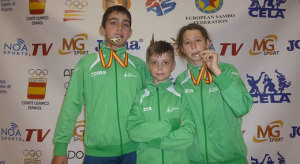 Los representantes del club cartayero en el Campeonato de España Escolar de Lucha.