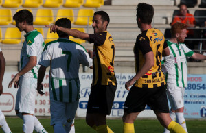 Manu Fidalgo, desde el punto de penalti, fue el encargado de empatar el partido. / Foto: Javier Losa.