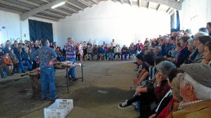 Una media de 200 personas, pertenecientes a tres municipios cada vez, participan en cada una de las matanzas tradicionales.