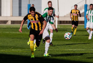 Ale Zambrano en una acción del partido. / Foto: Javier Losa.