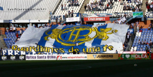 El Trust de Aficionados del Recre recibe peticiones de sus socios. / Foto: Josele Ruiz.