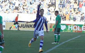 Caye Quintana celebra el gol que dio el triunfo al Recre. / Foto: Josele Ruiz.