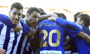 Ganar, el reto de los jugadores del Recre ante la Ponferradina. / Foto: Josele Ruiz.