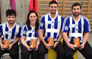 Representantes del Recre IES La Orden en el Máster de Madrid, con sus trofeos.