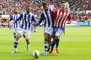 Menosse y Víctor Díaz, como todo el equipo, estuvo firme atrás. / Foto: www.lfp.es.