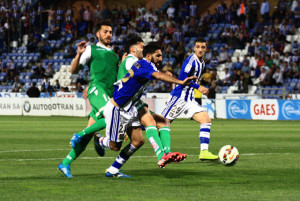 Menosse regresa al centro de la zaga albiazul tras su sanción. / Foto: Josele Ruiz.