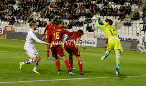 Rubén Gálvez tuvo que intervenir con acierto en varias ocasiones. / Foto: www.lfp.es.