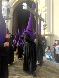 Cruz de guía de la Hermandad del Descendimiento.